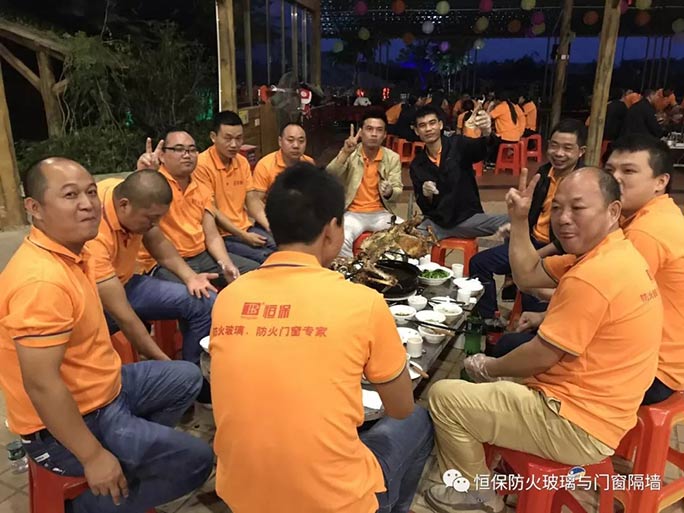 主題：“團結”與“效率”！精誠團結、再創新高！ --記公司在2017年10月17日組織了一場高明盈香戶外拓展旅游活動